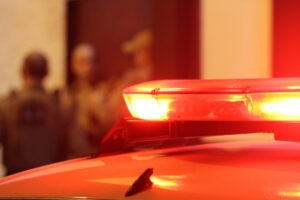 Homem denuncia namorada por agressão, mas acaba preso
