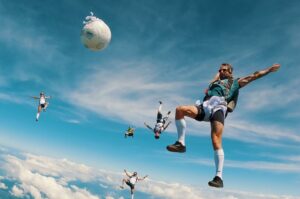 Balneário Camboriú é palco da partida de futebol mais alta do mundo