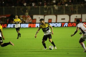 Jogo em Salvador poderia ter terminado empatado, avalia Arthur Caike: “era o placar mais justo”