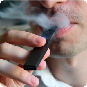 Comissão adia votação de projeto para regulamentar cigarros eletrônicos
