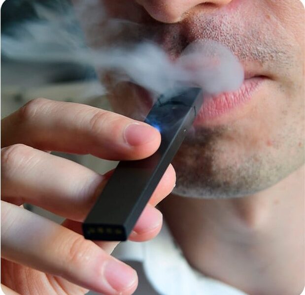 Comissão adia votação de projeto para regulamentar cigarros eletrônicos