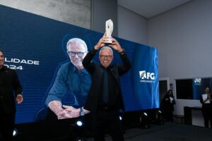 Francisco Graciola recebe honraria por sua referência no mercado empresarial