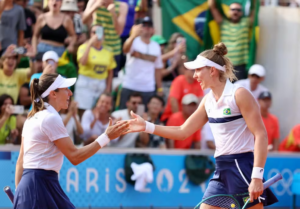 Paris 2024: tenistas brasileiras superam chinesas na estreia
