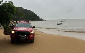 Populares encontram corpo no mar de Santa Luzia, em Porto Belo