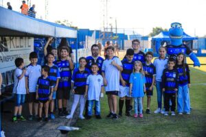 Atlético Tubarão lança projeto com aulas de futebol gratuitas para jovens
