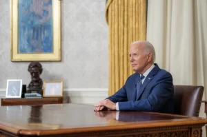 Biden desiste de concorrer à reeleição nos EUA