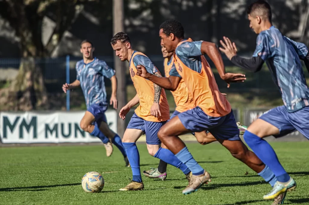 Caravaggio treina na Montanha para a semifinal da Série B