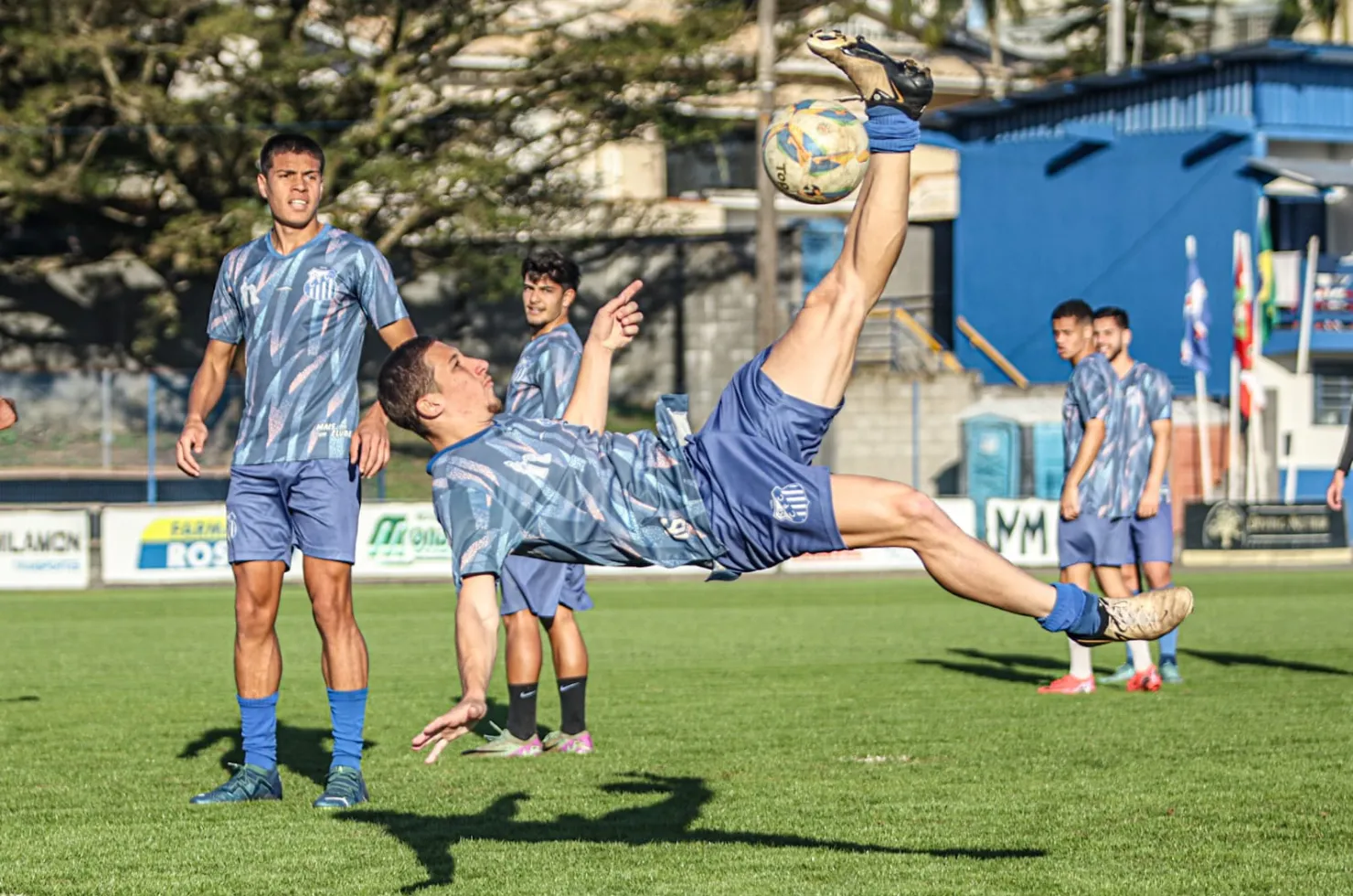 Caravaggio realiza treino no estádio da montanha nesta quarta-feira (31)