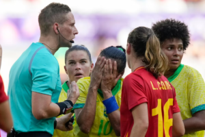 Brasil perde para Espanha e depende de resultados paralelos