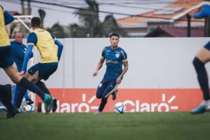 Avaí recebe reforços e treina sob chuva para enfrentar Vila Nova