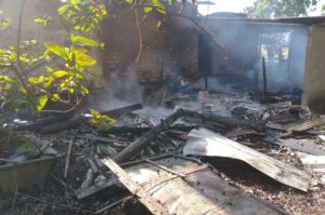 Incêndio atinge casa em Araranguá