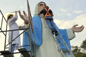 Imagem de Nossa Senhora das Graças é revitalizada em Orleans