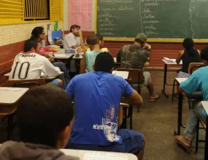 Programa para auxílio de escolas públicas noturnas é criado pelo MEC