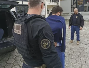 Polícia prende líder de tráfico em operação conjunta próximo à capital gaúcha