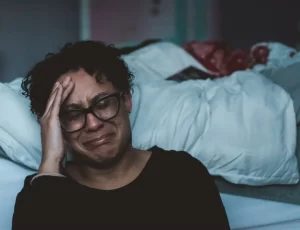 Casos de burnout entre mulheres crescem no último ano