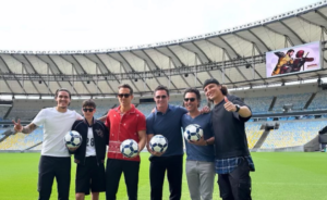 Atores de Deadpool e Wolverine “batem bola” no Estádio do Maracanã