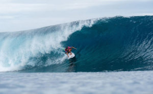 Tainá Hinckel faz história no surf olímpico e enfrenta Luana Silva nas oitavas