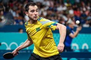 Hugo Calderano avança para oitavas de final do tênis de mesa