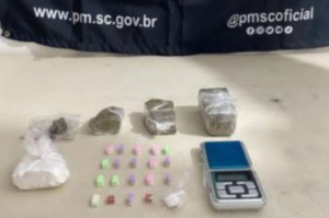 Homem de 23 anos é preso por tráfico de drogas em Sombrio