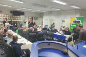 Candidatos de outras cidades e partidos marcaram presença em convenção do MDB