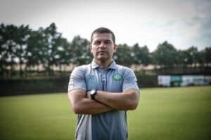 “O jogo de domingo é a nossa Copa do Mundo”, declara Umberto Louzer ao pedir o apoio dos torcedores na Arena Condá