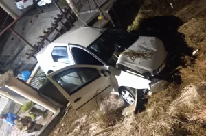 Veículo cai em uma ribanceira de mais de 10 metros em Criciúma