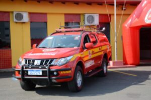 Bombeiros de Lages recebem nova viatura especializada em resgate com cães