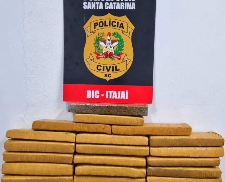 Polícia Civil prende casal de irmãos com 20 quilos de maconha em Itajaí