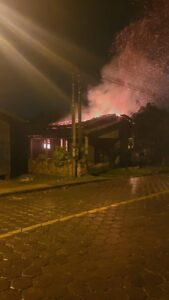Incêndio em residência é registrado em Sangão