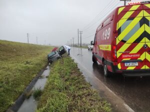 Saída de pista é registrada na BR-101, em Sangão
