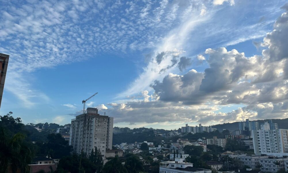 Calma, o sol já vai aparecer: tempo começa a melhorar em Criciúma e região