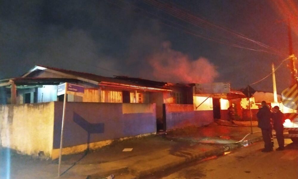 Incêndio provoca estragos em mercado, padaria e residência em Criciúma
