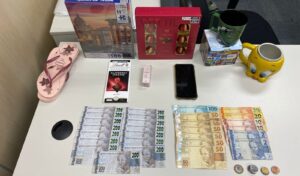 Homem é preso com R$ 3 mil em notas falsas em Itajaí