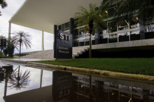STF concede prisão domiciliar a gestante condenada por tráfico e mãe de duas crianças