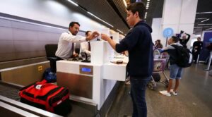 Saiba como autorizar viagem de menores sem precisar ir a cartório
