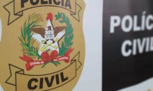 [VÍDEO] Polícia faz operação com uso de helicóptero em Laguna