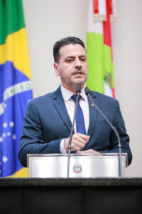 Deputado da região integra comitiva catarinense que vai a Portugal em busca de parcerias
