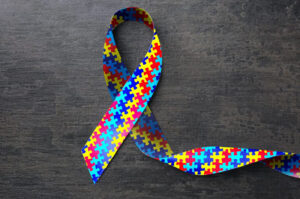 Deputados aprovaram regras para estimular a contratação de pessoas com autismo