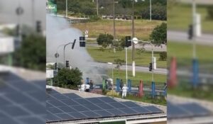 Colisão entre carro e moto deixa motociclista gravemente ferido
