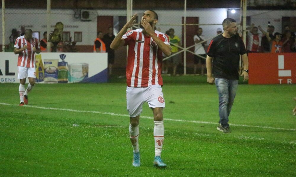 Destaque do Hercílio Luz, Ingro acerta com o Londrina