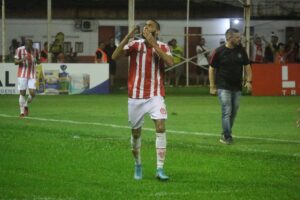 Destaque do Hercílio Luz, Ingro acerta com o Londrina