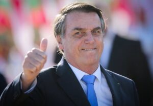 Jair Bolsonaro desembarca em Jaguaruna nesta quarta-feira (24)