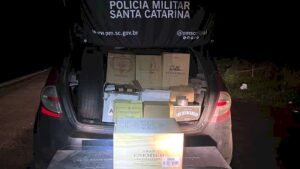 Dupla em automóvel com placas de Criciúma é flagrada com vinho contrabandeado
