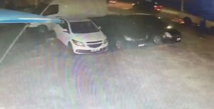 Câmera de segurança flagra momento de acidente que tirou a vida de motociclista em Garopaba