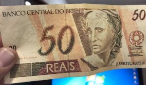 Homem é suspeito de usar notas falsas de dinheiro em Orleans