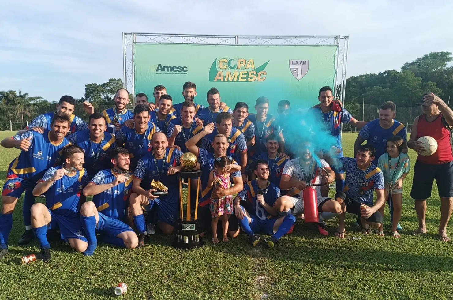 Time de São João do Sul, campeão da Copa Amesc 2023 na Categoria Livre