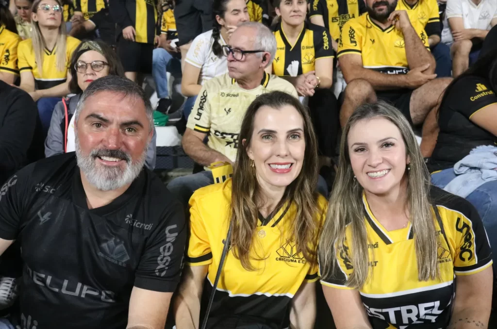 Arquibancadas do estádio vibram com a despedida de Eder, com mais de 15 mil torcedores presentes