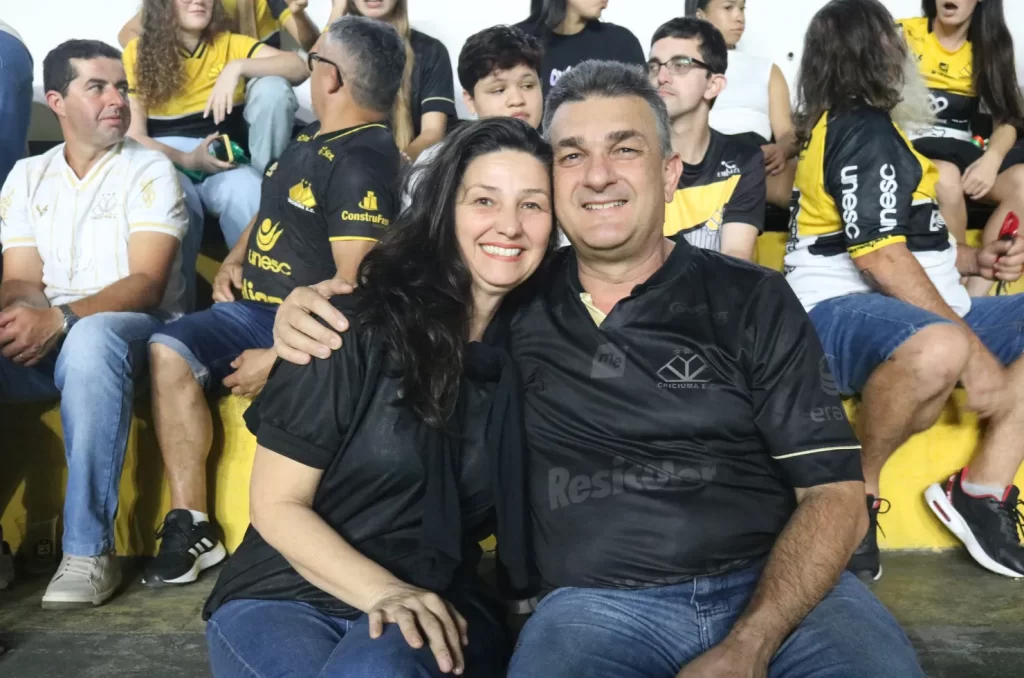 Arquibancadas do estádio vibram com a despedida de Eder, com mais de 15 mil torcedores presentes