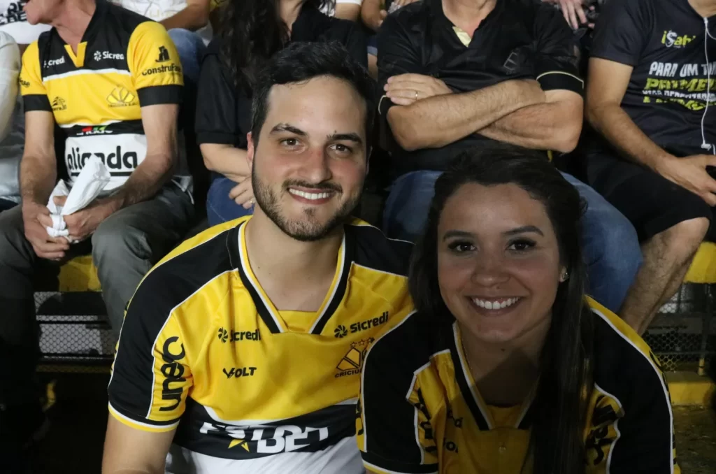 Arquibancadas do estádio vibram com a despedida de Eder, com mais de 15 mil torcedores presentes