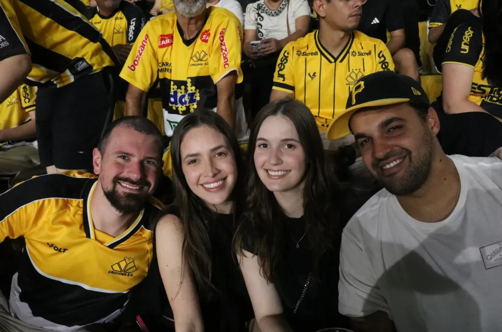 Arquibancadas do estádio vibram com a despedida de Eder, com mais de 15 mil torcedores presentes
